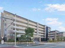 【愛知県/名古屋市千種区春岡】ザ・パークハウス池下 外観：地下鉄東山線「池下」駅まで徒歩6分。徒歩圏内にスーパーや小学校が揃い、子育て世帯も嬉しい住環境です。