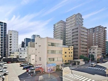 【愛知県/名古屋市東区泉】デュオヴェール久屋大通 14階建3階部分。大通に面するため、前面に陽光を遮る高い建物はなく、眺望が確保されています。