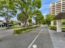 【愛知県/名古屋市千種区高見】セントラルガーデン・レジデンスA棟 子育て世帯にもおすすめの住環境です。開放的なテラス付き角住戸。全居室5帖超でゆったりと暮らせます。