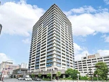 【神奈川県/横浜市中区山下町】グローリオタワー横浜元町 外観：みなとみらい線「元町・中華街」駅 徒歩1分の好立地にそびえる、地上22階地下1階建タワーマンション。