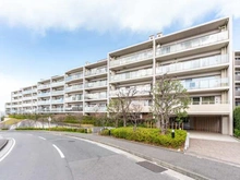 【神奈川県/横浜市磯子区汐見台】グランノア汐見台 外観：藤和不動産分譲・三菱地所コミュニティ管理。久良岐公園に隣接し、四季を感じられるマンションです。