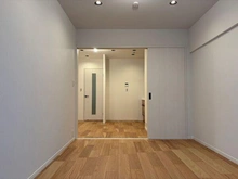 【神奈川県/横浜市磯子区森】ドルフ磯子 洋室約6帖。扉を開けてご利用いただけば、2LDKとしての利用もできますね。