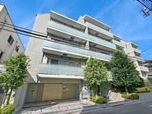 【東京都/新宿区市谷仲之町】パークハウス市谷仲之町プレイス 外観：イタリアのデザイン会社「arflex」による街並みに調和する美しいマンションフォルム