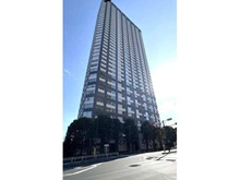 【東京都/新宿区市谷本村町】ザ・センター東京 外観：市谷本村町の景観と調和する、エレガントかつフォーマルな外観デザイン。