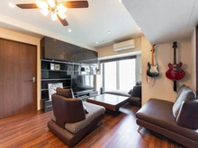 【東京都/北区赤羽南】ザ・パークハウス赤羽ウエストウイング 約12.5帖の広々としたリビングダイニング。床暖房があり、冬でも暖かな空間でお過ごしいただけます。