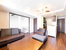 【東京都/北区赤羽南】ザ・パークハウス赤羽ウエストウイング 約1.3帖の納戸がリビングダイニング部分にある効率的な収納動線。急な来客時も安心です。