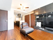 【東京都/北区赤羽南】ザ・パークハウス赤羽ウエストウイング キッチンからリビングの様子を見守ることができる間取りにつき、小さなお子様やペットがいても安心です。