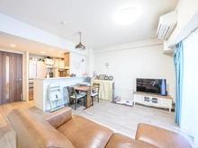 【東京都/北区志茂】ザ・パークハウスオイコス赤羽志茂　サードスクエア 温水を循環させ足元から室内を暖めるため、ハウスダストの舞い上がりなく清潔で快適なガス温水式床暖房あり