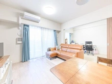 【東京都/北区志茂】ザ・パークハウスオイコス赤羽志茂　サードスクエア リビングダイニング（約10.7帖）に隣接する洋室（約4.5帖）の扉を開放し、約15.2帖の空間が完成