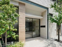 【東京都/北区赤羽西】ザ・パークハウス赤羽フロント 管理会社によって丁寧に管理がなされており、敷地周辺には美しく整えられた植栽が豊富に施されています。