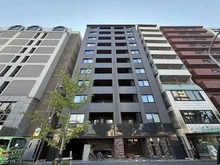 【京都府/京都市中京区岩上通六角下る】ザ・パークハウス堀川六角 外観：2022年11月築。地下鉄東西線「二条城前」駅徒歩8分、阪急京都線や地下鉄烏丸線も利用可能です。