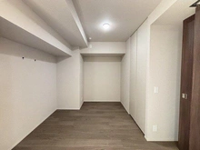 【京都府/京都市中京区岩上通六角下る】ザ・パークハウス堀川六角 約4.8帖の洋室です。LDの延長や個室として、ご家族構成やライフスタイルに合わせて活用できます。