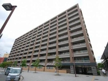 【京都府/京都市中京区西ノ京栂尾町】ファミール二条ステーションサイド 外観：JR山陰本線「二条」駅・地下鉄東西線「二条」駅徒歩1分の好立地。商業施設すぐそばの便利な住環境です。
