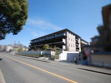 【京都府/京都市北区上賀茂朝露ケ原町】パークホームズ京都上賀茂 「朝露ヶ原町」バス停徒歩1分、地下鉄烏丸線「北大路」駅も利用できます。ペット飼育可です(規約有り)。