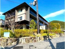 【京都府/京都市山科区御陵平林町】シャリエ京都山科 外観：JR東海道本線・地下鉄東西線「山科」駅徒歩8分。京都中心部や大阪方面へのアクセスもスムーズです。