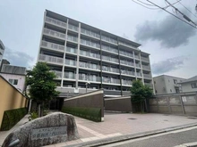 【京都府/京都市下京区七条御所ノ内北町】エステムプラザ京都御所ノ内REGIA 外観：JR東海道本線「西大路」駅徒歩9分。2010年2月築、地上7階建・総戸数92戸のRC構造マンション。