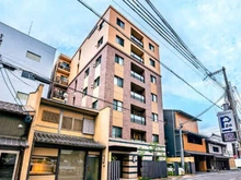 【京都府/京都市中京区巴町】パラドール烏丸御所南グランデ 2沿線2駅利用可能。毎日の通勤・通学はもちろん、公共機関を利用してのお出かけにも便利な立地です。