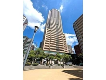 【兵庫県/神戸市中央区中山手通】トア山手ザ・神戸タワー 外観：地上35階建タワー型マンション。散策も楽しめる「神戸トアロード」にほど近く、穏やかな住環境です。