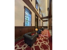 【兵庫県/神戸市中央区相生町】ザ・パークハウス神戸タワー ロビーにはテーブルセットが配され、ちょっとした来客応対やタクシーの迎車待ちなどにお使いいただけます。