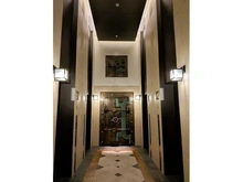 【兵庫県/神戸市中央区相生町】ザ・パークハウス神戸タワー エレベーターホール。地震被害の軽減に配慮したデュアル・フレーム・システムが採用されたマンションです。