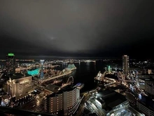 【兵庫県/神戸市中央区海岸通】神戸ハーバータワー LDK・浴室・洋室がバルコニーに面しています。浴室からも夜景を望み、寛ぎのバスタイムを過ごせます。