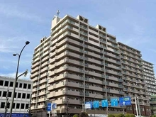 【兵庫県/神戸市中央区雲井通】グランシティ三宮 外観：阪神本線「神戸三宮」駅まで徒歩6分など3沿線2駅利用可能な立地。総戸数120戸のマンションです。