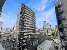 【兵庫県/神戸市中央区相生町】ザ・パークハウス神戸タワー 高層マンションやビルが建ち並ぶ都会的な街並み。生活利便施設が徒歩圏内の、暮らしに便利な住環境です。