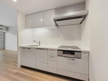 【大阪府/大阪市中央区高津】シエリアタワーなんば IHクッキングヒーター、食器洗乾燥機、ディスポーザー、浄水器が搭載されています。