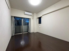 【東京都/墨田区文花】ドルチェ東京押上ツインズ壱番館 洋室約7.6帖の開放的な空間。2面採光につき陽当たり・通風良好。室内状況良好です。