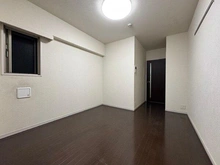 【東京都/墨田区文花】ドルチェ東京押上ツインズ壱番館 クローゼットは幅広く収納力があります。整形なため、家具のレイアウトがしやすい間取りです。