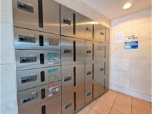 【兵庫県/尼崎市東塚口町】塚口アクシード 共用部に宅配ボックス有り。不在時はもちろん、手が離せないときや非対面で受け取りたいときにも便利です。