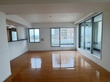 【兵庫県/尼崎市立花町】ワコーレコモード立花 LDKはルーフバルコニーに面しているため、空間に広がりを感じられます。採光や通風も良好です。