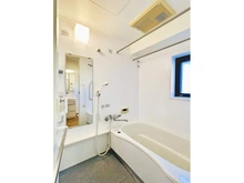 【埼玉県/さいたま市浦和区常盤】ライオンズマンション浦和常盤公園 窓付きで換気良好な浴室。追い焚き機能と浴室乾燥機で快適なバスタイムを