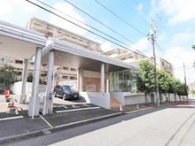 【千葉県/松戸市常盤平】ダイアパレス常盤平ヒルズ 並木の潤い、モダンなギャラリーがお迎えします