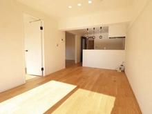 【千葉県/松戸市新松戸】新松戸中央パークハウス LDK約14帖。南に面したリビングは日当たりの良い明るいお部屋です。