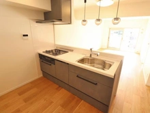 【千葉県/松戸市新松戸】新松戸中央パークハウス キッチンは対面式なのでご家族やお客様との会話も楽しめます