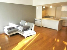 【千葉県/松戸市松戸】松戸中央公園パーク・ホームズ参番館 約16.1帖の広々リビングダイニングはTES式床暖房採用