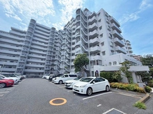 【東京都/江東区東砂】ツインシティ東砂アネックス 外観：総戸数168戸のビッグコミュニティ。存在感のある外観が印象的なマンションです