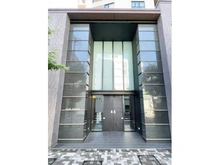 【東京都/板橋区板橋】アトラス板橋 エントランスには、安心のカメラ付きオートロックシステムを導入。