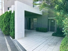 【神奈川県/相模原市南区東林間】クオス林間公園 ご家族・お客様を穏やかに迎え入れてくれる、温かく気品のあるエントランス