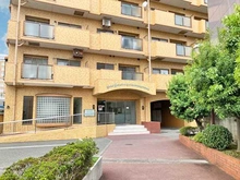 【神奈川県/藤沢市鵠沼花沢町】ライオンズマンション藤沢鵠沼 落ち着いた雰囲気のエントランスがみなさんを迎えてくれます。