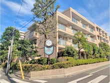 【東京都/練馬区貫井】ライオンズガーデン富士見台 外観：外観はタイル貼りで重厚で高級感のあるマンションです。