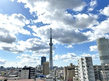 【東京都/墨田区京島】ライオンズマンション曳舟 洋室側ルーフバルコニーからの眺望　空が広く感じる眺望です。