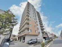 【東京都/葛飾区奥戸】ドムール新小岩プレミアムレジデンス 外観：外壁の色調が落ち着いていて、高級感と安心感を同時に感じられます