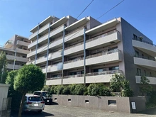【千葉県/市川市大野町】市川大野パークハウス 外観：木々の緑多い閑静な立地のオートロックのマンションです。