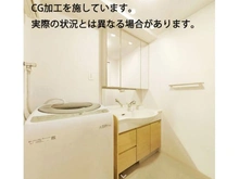 【東京都/目黒区下目黒】ザ・グランフォーリア目黒オープンスクエア 三面鏡付きの独立洗面台。水栓はシャワータイプなのでお掃除もラクラク。（ ※一部ＣＧ加工写真）