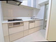 【埼玉県/和光市本町】シーアイハイツ和光 清潔感のあるシステムキッチン。ワークトップが広めだからお料理が捗りそう！