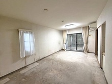 【東京都/国分寺市泉町】マンション国分寺台 リビングダイニングはゆったり10.9帖。角部屋ならではの２面採光