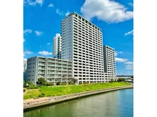 【東京都/足立区千住曙町】イニシア千住曙町 外観：総戸数５１５戸の大規模マンション　共用施設が充実！　５階、専有面積94.78㎡、南西向きのお部屋です