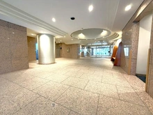 【東京都/足立区千住曙町】シテヌーブ北千住30 品格を感じさせる共用空間は広く、格調高いエントランスホールとなっております。
